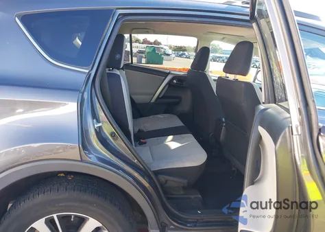 2017 Toyota Rav4 Xle z USA, uszkodzony, nr VIN 2T3RFREV1HW665396